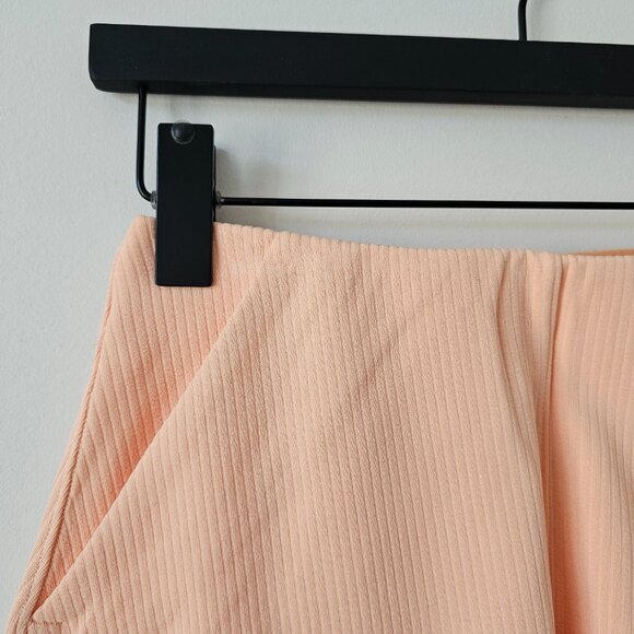 NWT LULULEMON PCHB Peach Bellini Ribbed Softstreme High Rise 2" Shorts Size 4 - Picture 2 of 6
